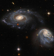 «Хаббл» запечатлел пару взаимодействующих галактик