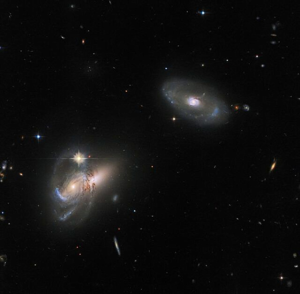 Хаббл сфотографировал галактическое трио